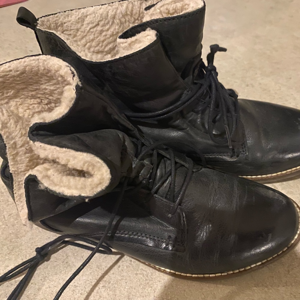 Black leather boots size 8